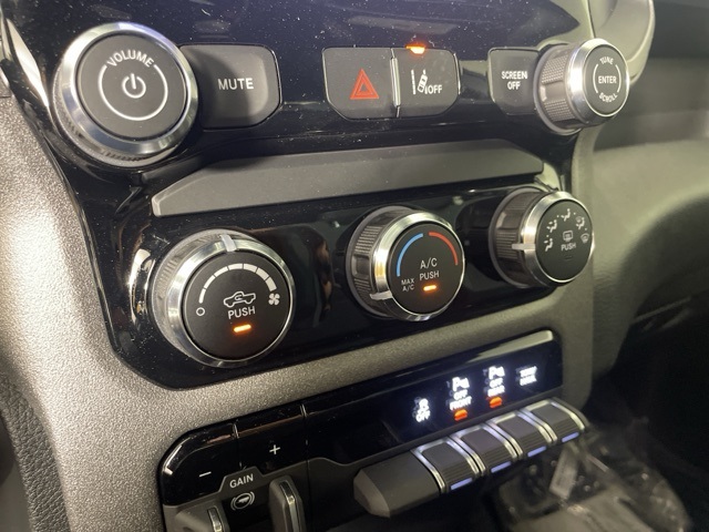 2025 Ram 1500 Tradesman photo 27