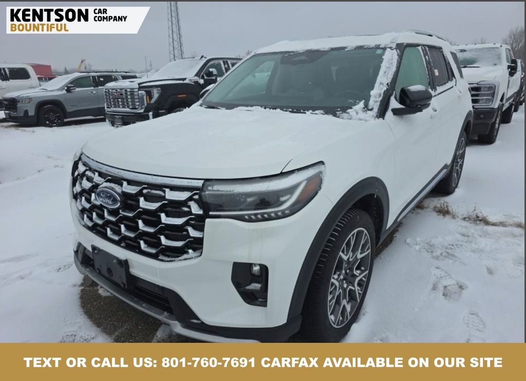 2025 Ford Explorer Platinum's photo