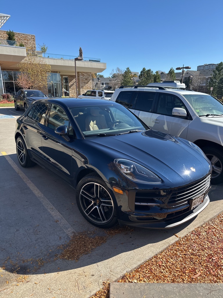 2019 Porsche Macan Base photo 2