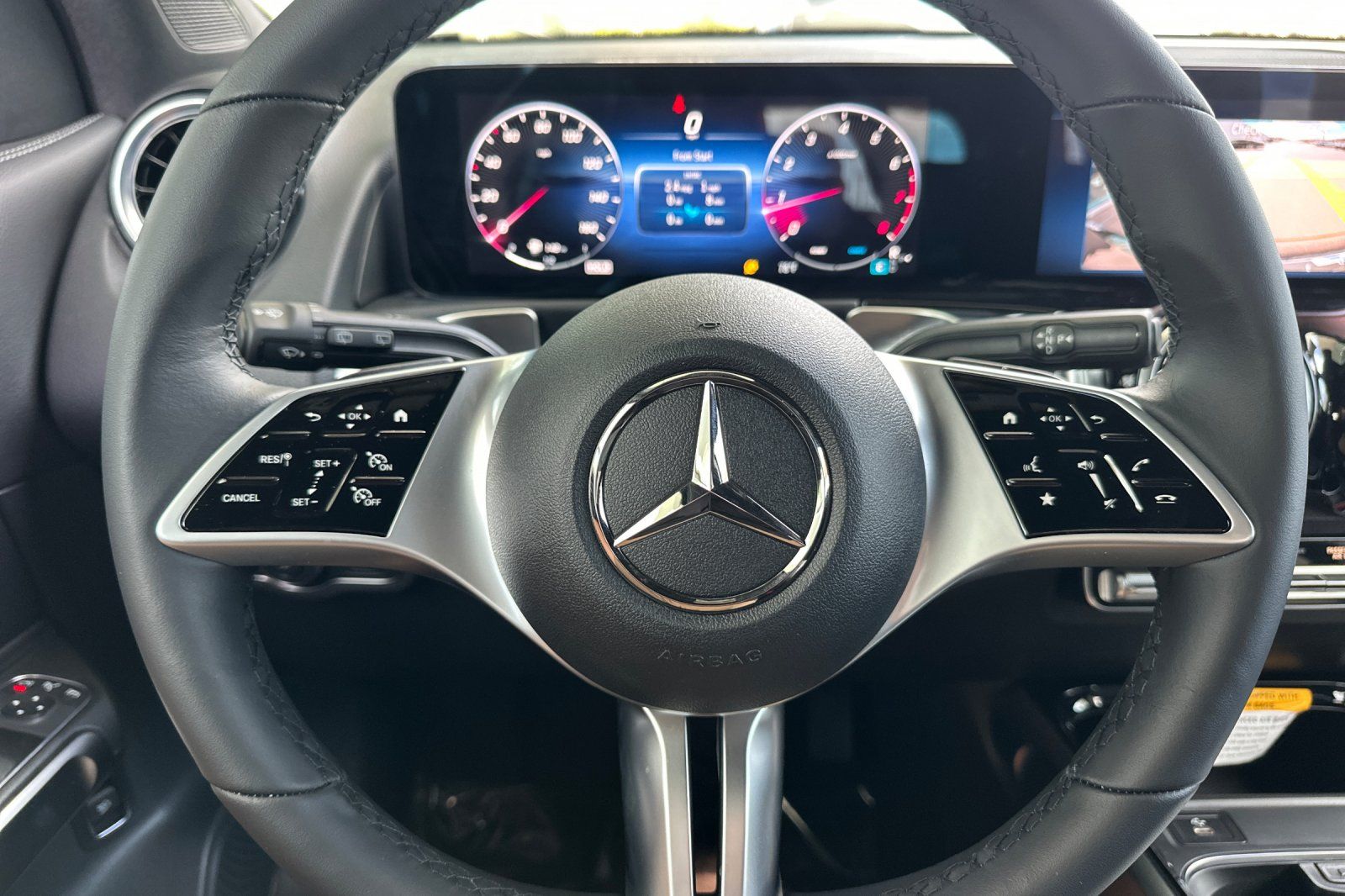 2025 Mercedes Benz GLB 250 photo 16