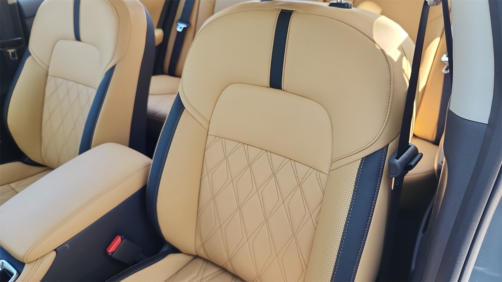 2025 Nissan Sentra SV photo 10