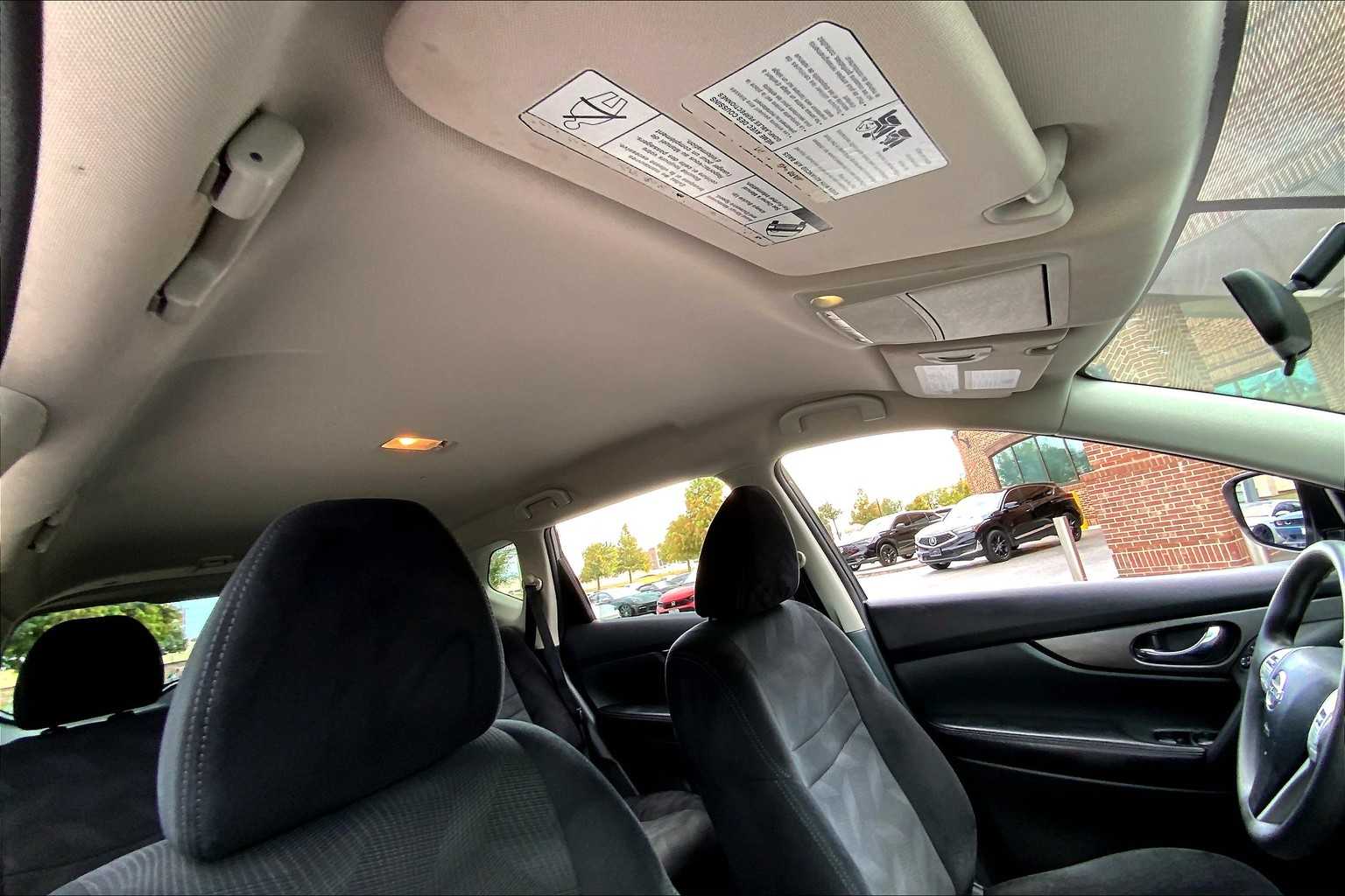 2016 Nissan Rogue SV photo 13