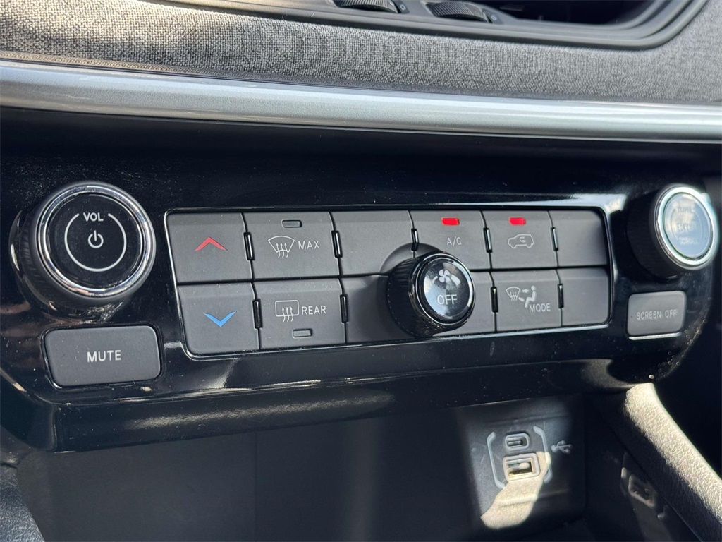 2024 Jeep Compass Latitude Lux photo 14