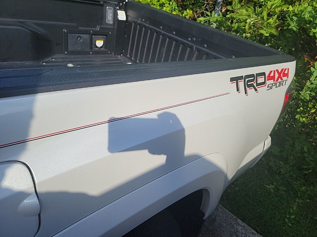 2022 Toyota Tacoma TRD Sport photo 2