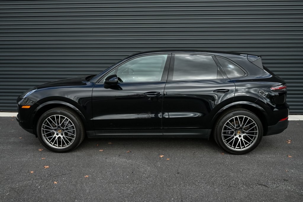 2022 Porsche Cayenne Platinum Edition photo 2