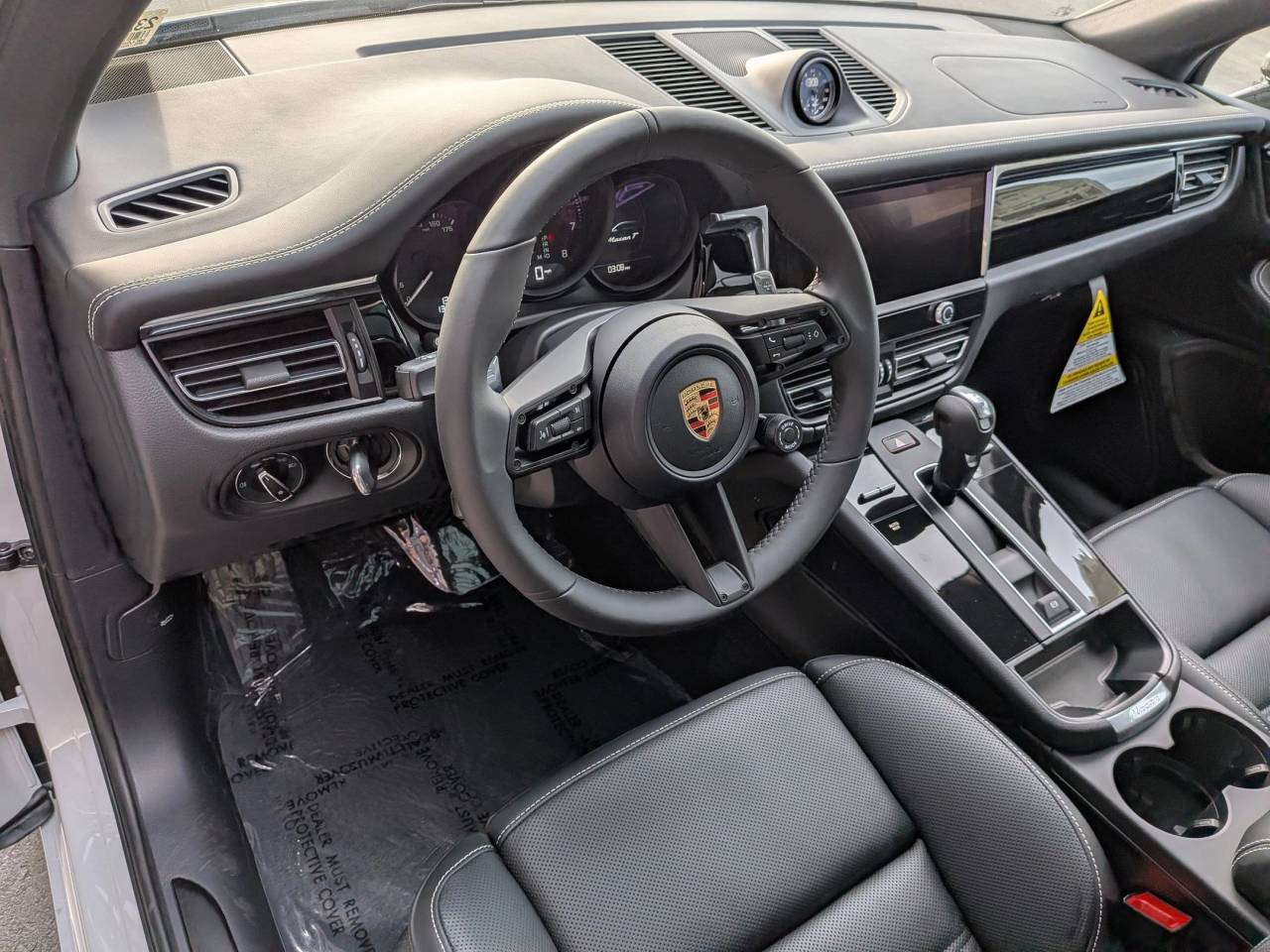 2026 Porsche Macan T photo 4