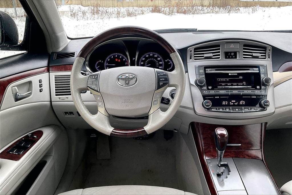 2011 Toyota Avalon photo 4