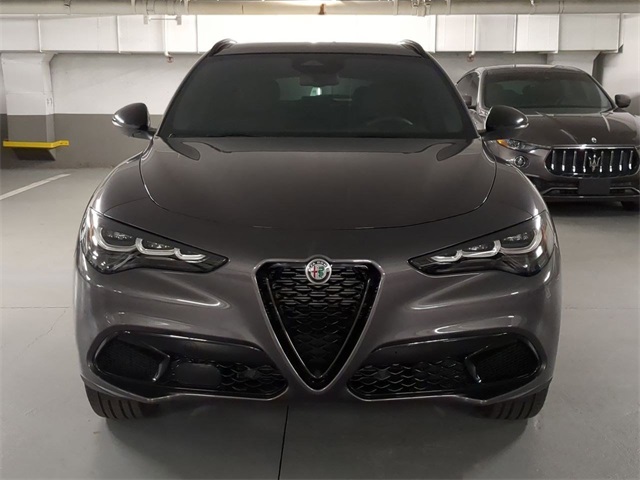 2025 Alfa Romeo Stelvio Sprint Base photo 2