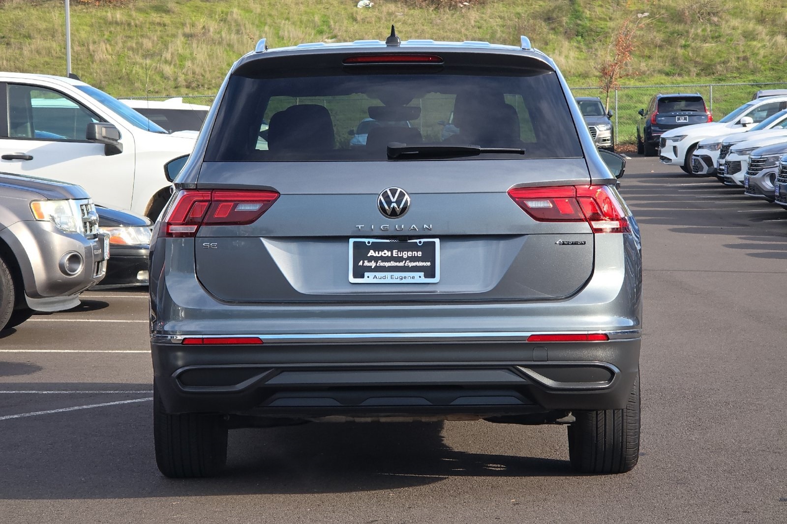 2022 Volkswagen Tiguan SE photo 3