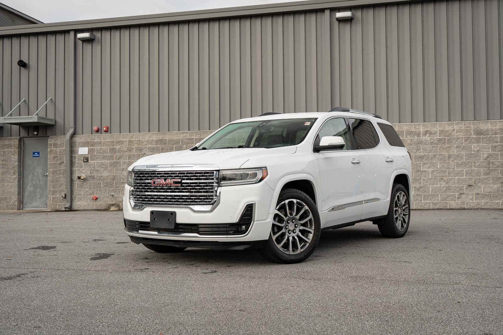 2023 GMC Acadia Denali's photo