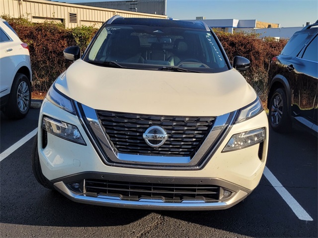 2021 Nissan Rogue Platinum photo 2
