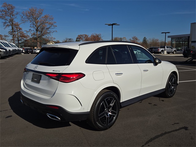 2026 Mercedes Benz GLC 300 4MATIC photo 3