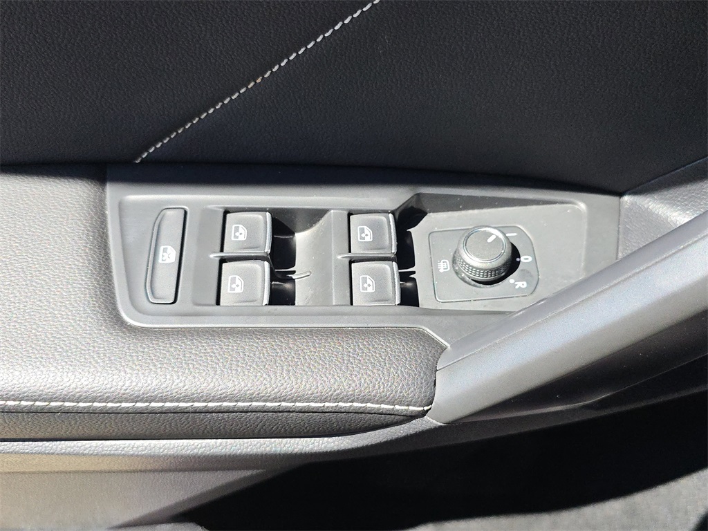 2022 Volkswagen Tiguan SE R-Line Black photo 17