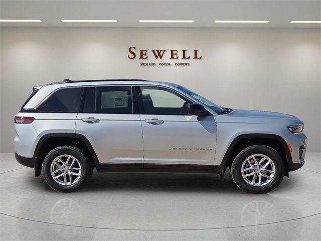 2025 Jeep Grand Cherokee Laredo X photo 4