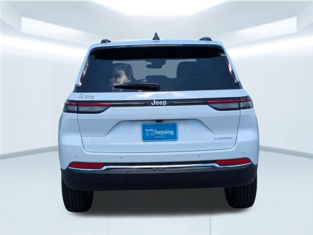 2025 Jeep Grand Cherokee Laredo photo 4
