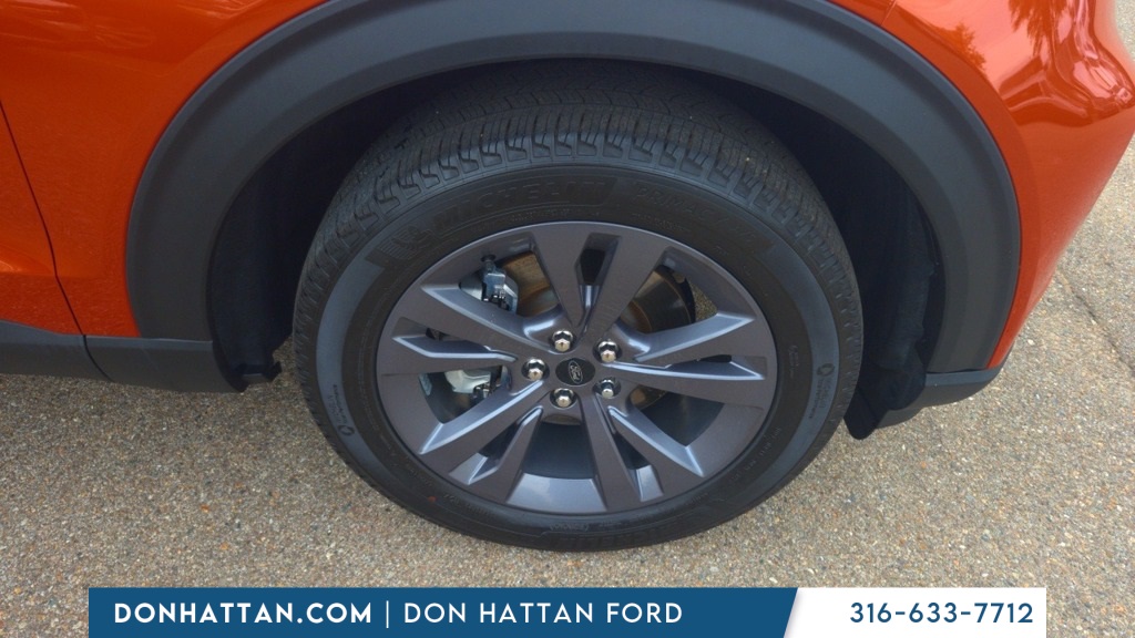 2023 Ford Explorer XLT photo 3