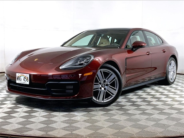 2022 Porsche Panamera's photo