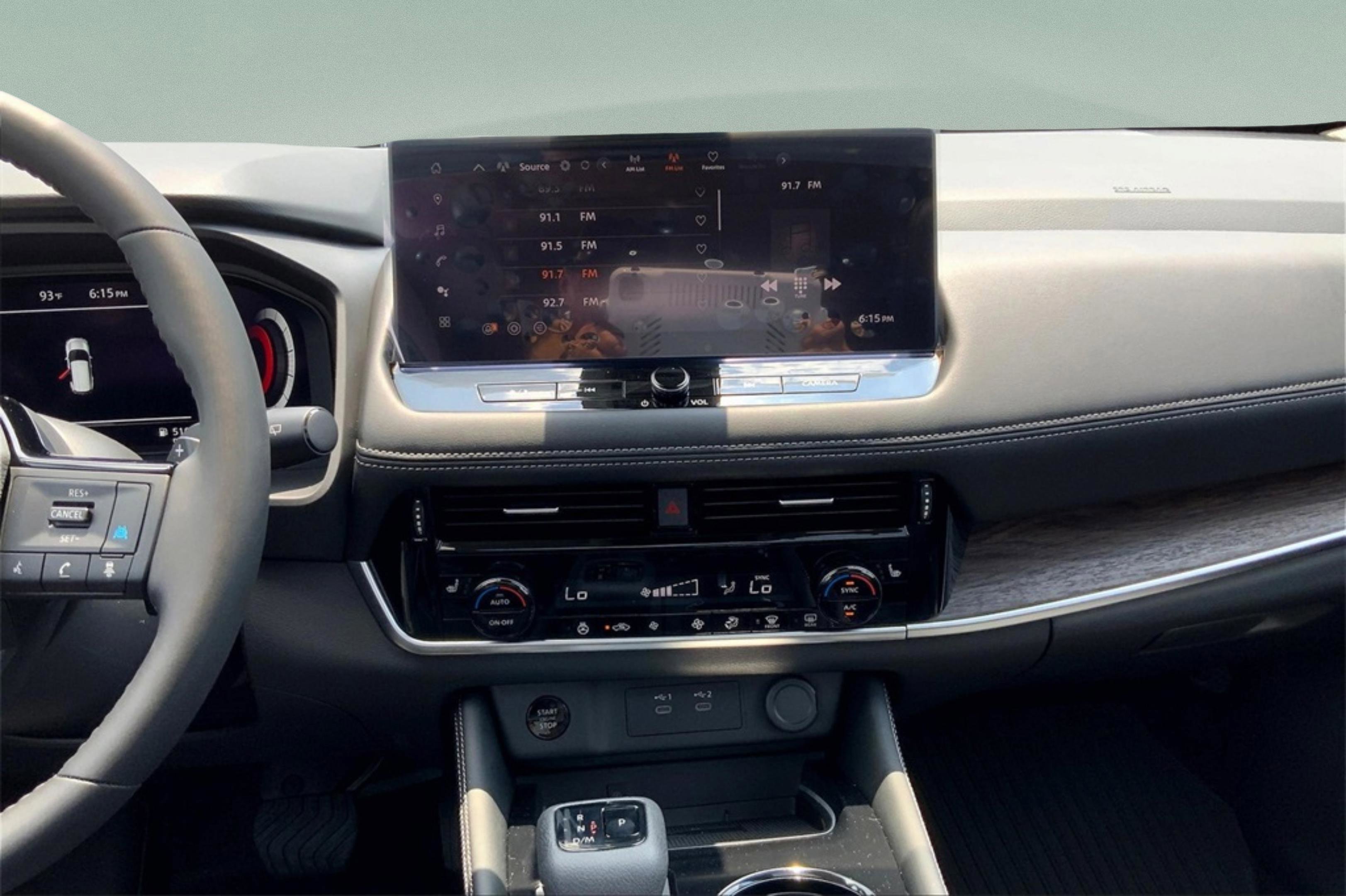 2025 Nissan Rogue Platinum photo 4