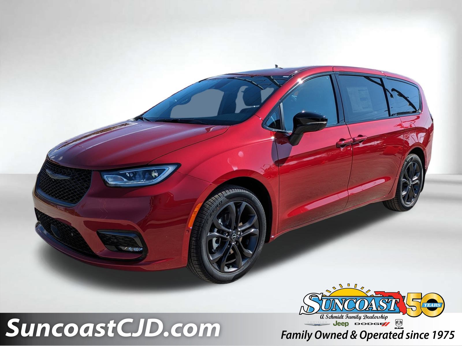 2026 Chrysler Pacifica Select's photo