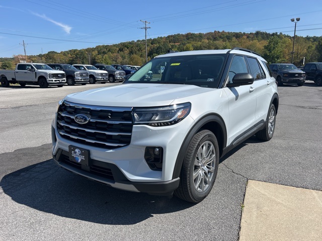 2025 Ford Explorer photo 8