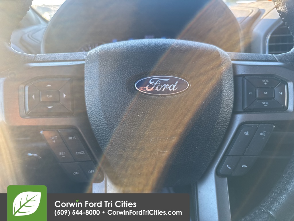 2020 Ford Expedition MAX XLT photo 2