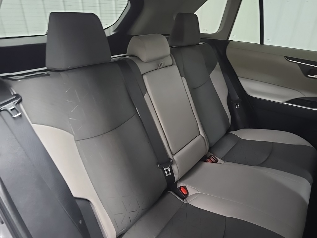 2024 Toyota RAV4 Hybrid XLE photo 16