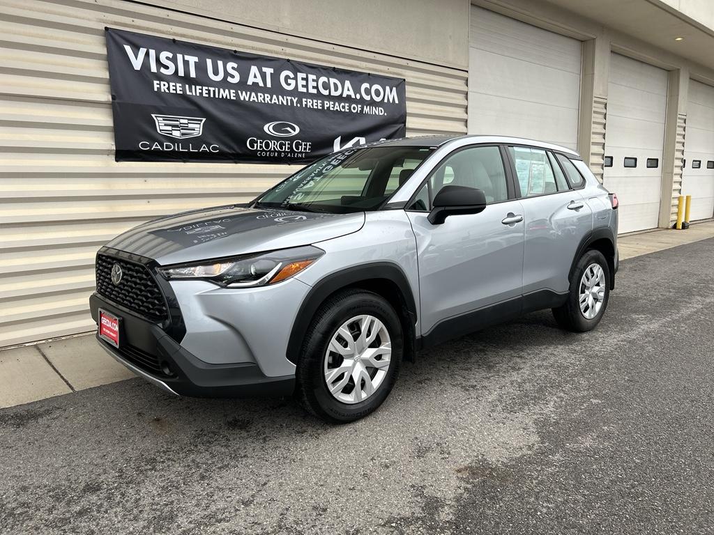 2024 Toyota Corolla Cross LE's photo