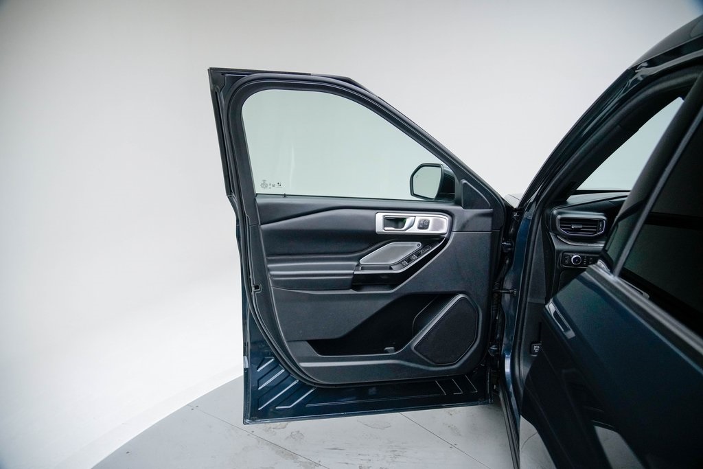 2022 Ford Explorer Hybrid Platinum photo 4