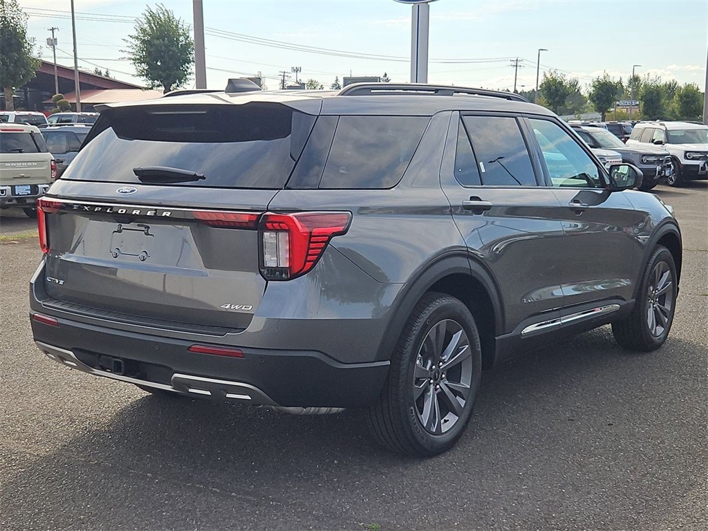 2025 Ford Explorer photo 4