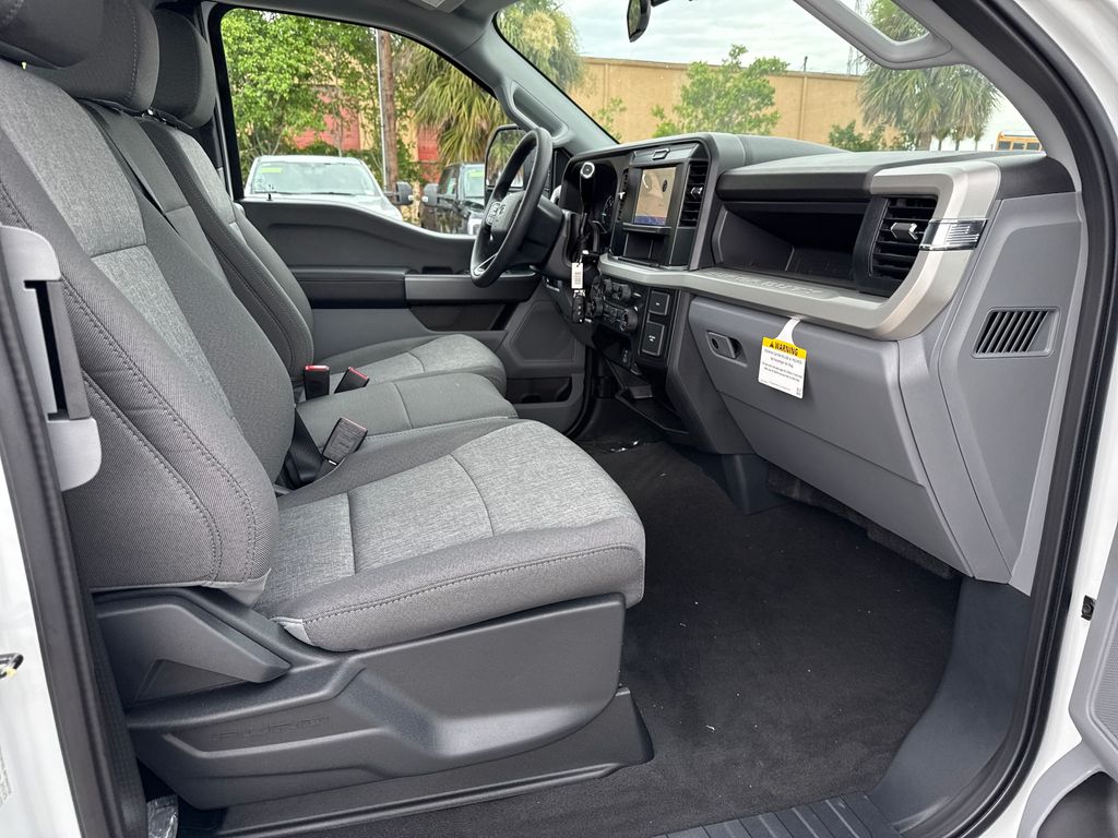 2025 Ford F-350 photo 13