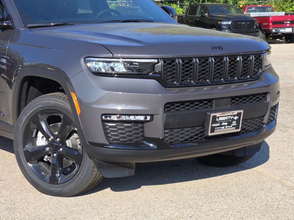 2025 Jeep Grand Cherokee Limited photo 2