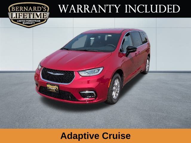 2026 Chrysler Pacifica Select's photo