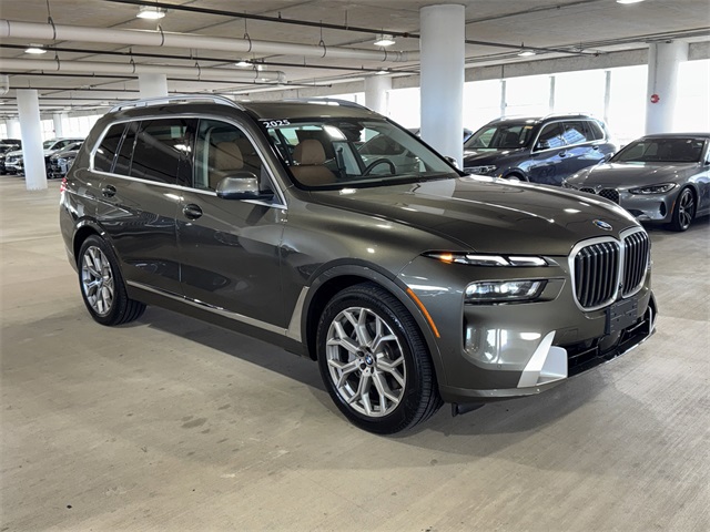 2025 BMW X7 40i's photo