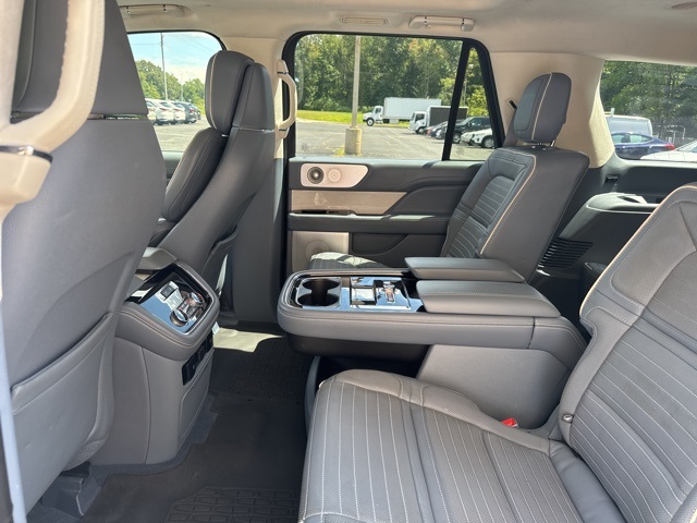 2018 Lincoln Navigator Black Label photo 21