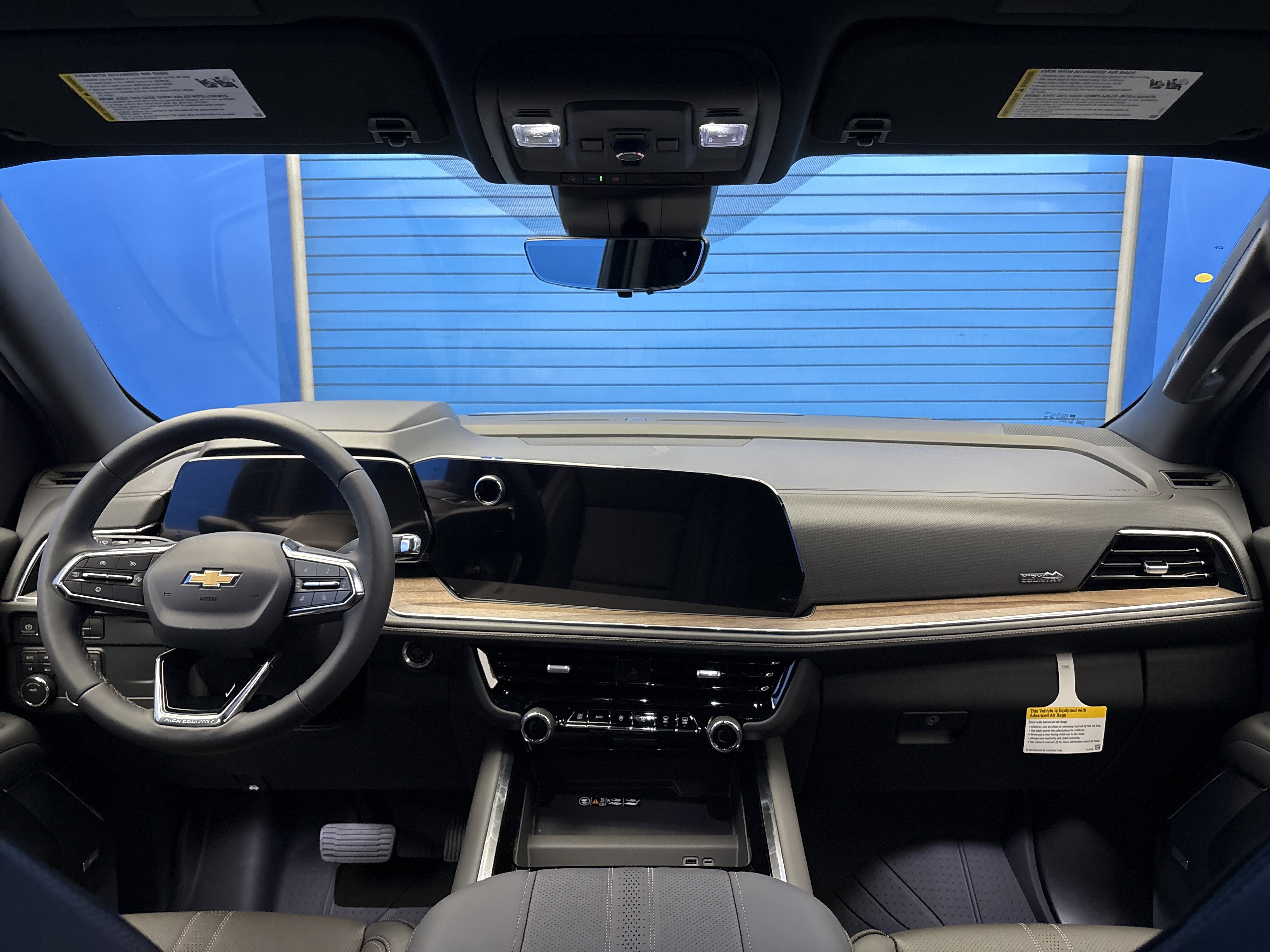 2025 Chevrolet Suburban High Country photo 8