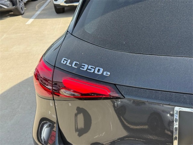 2025 Mercedes Benz GLC 350e 4MATIC photo 4
