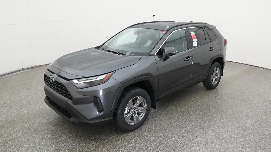 2025 Toyota RAV4 XLE's photo