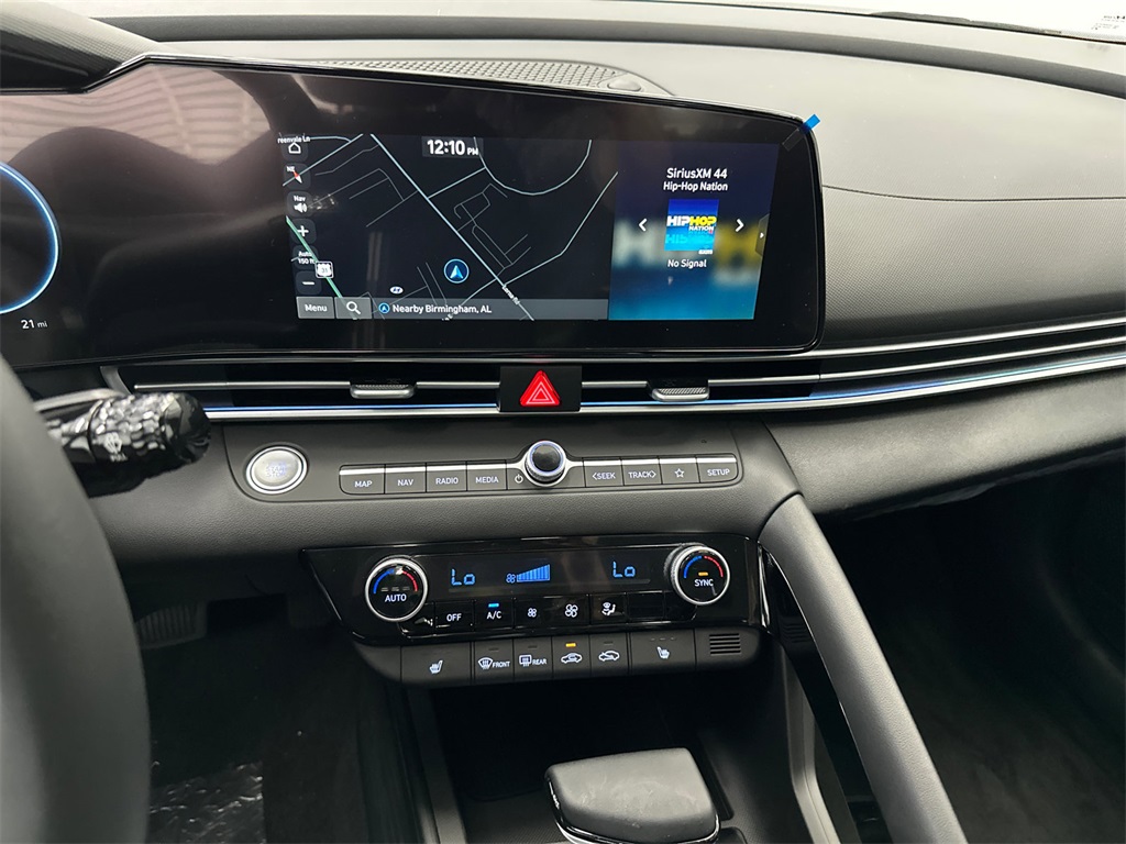 2025 Hyundai Elantra SEL Convenience photo 27