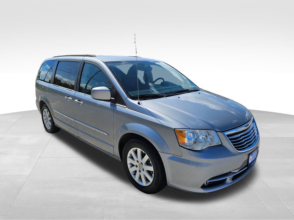 2016 Chrysler Town & Country Touring photo 3