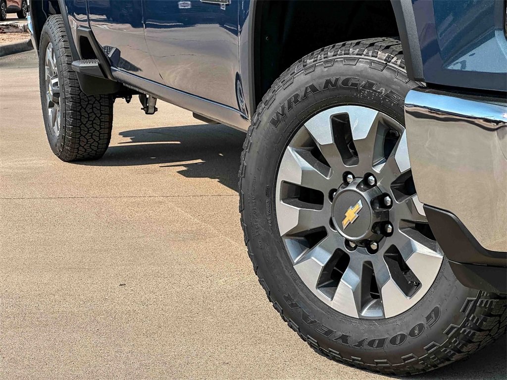 2026 Chevrolet Silverado 2500HD LT photo 3