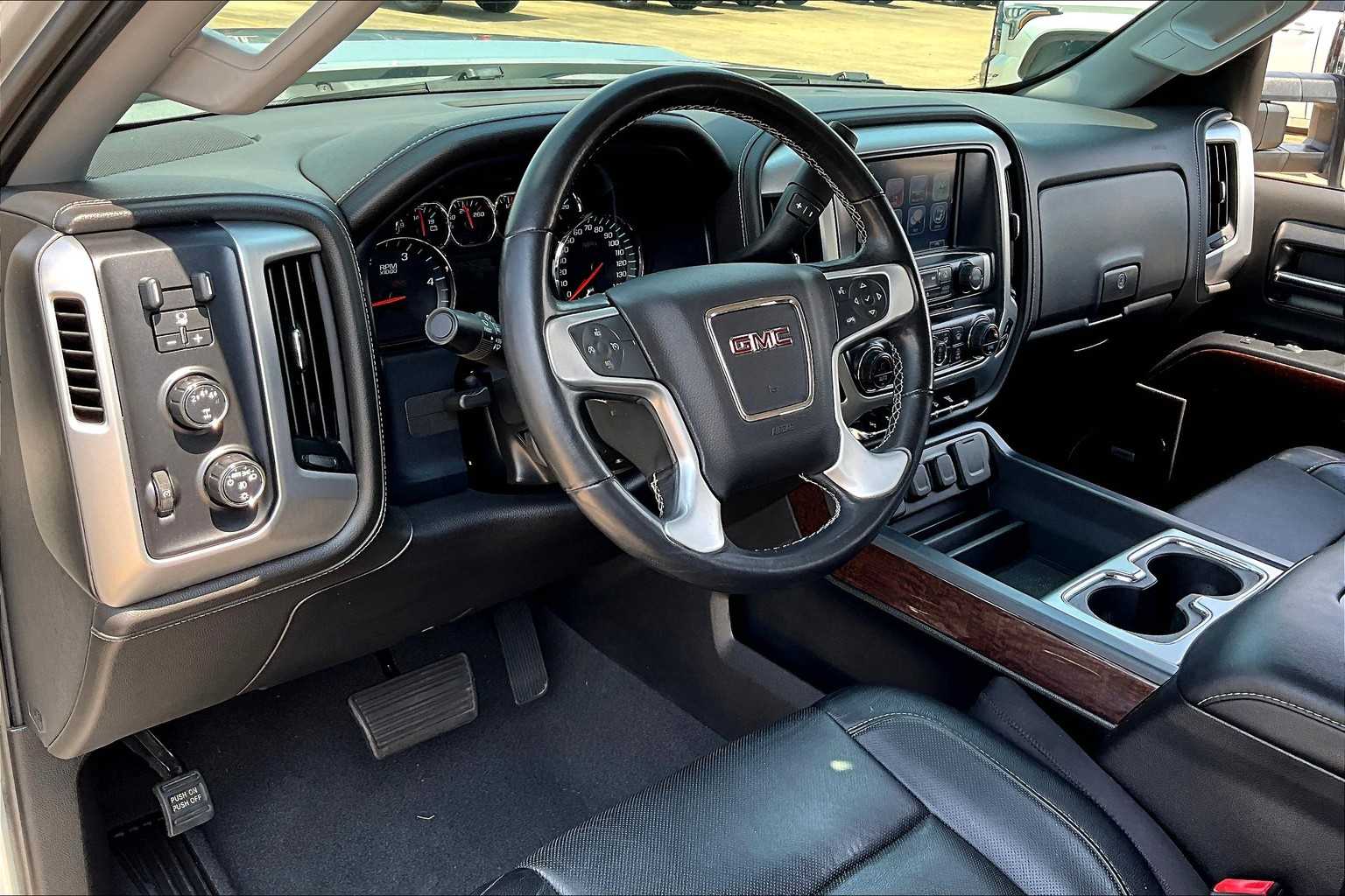 2019 Gmc Sierra HD SLT photo 16