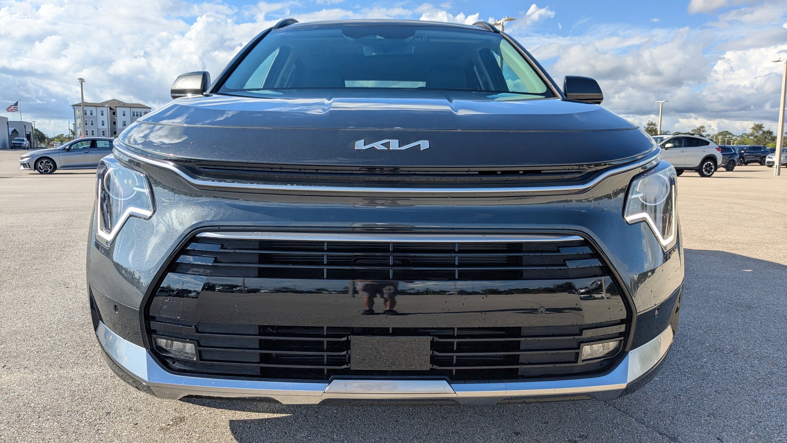 2025 Kia Niro SX Touring photo 3