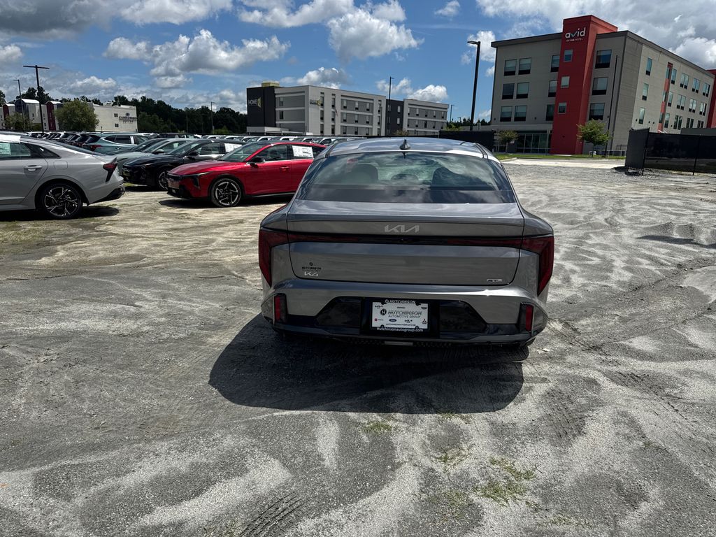2025 Kia K4 GT-Line photo 3