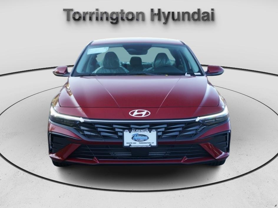 2025 Hyundai Elantra Limited photo 2
