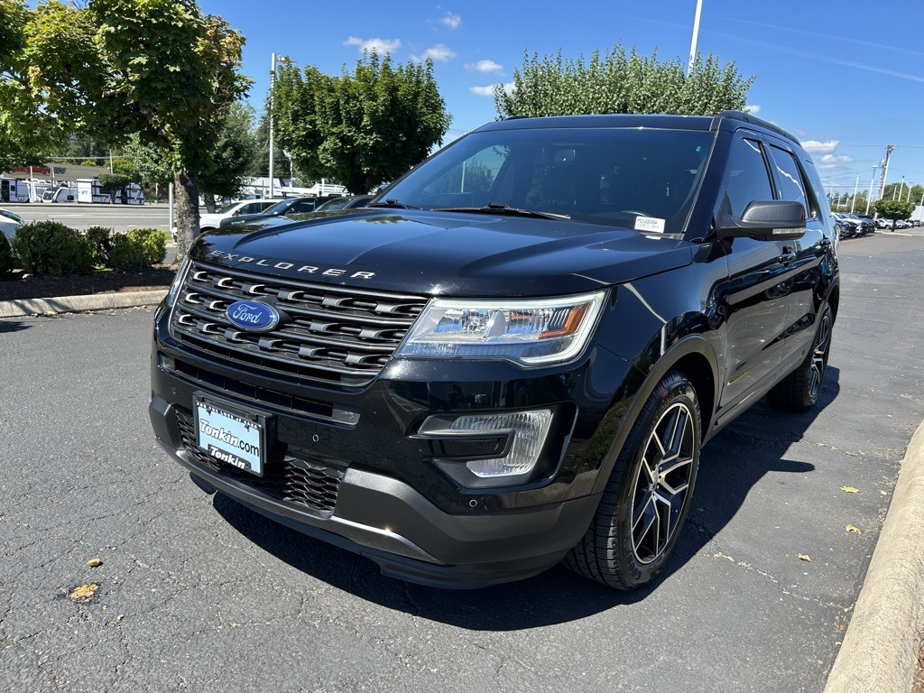 2017 Ford Explorer XLT photo 3