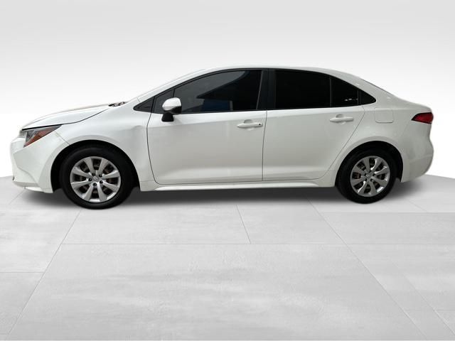 Used 2020 Toyota Corolla LE with VIN JTDEPRAE5LJ096271 for sale in Newton, IA