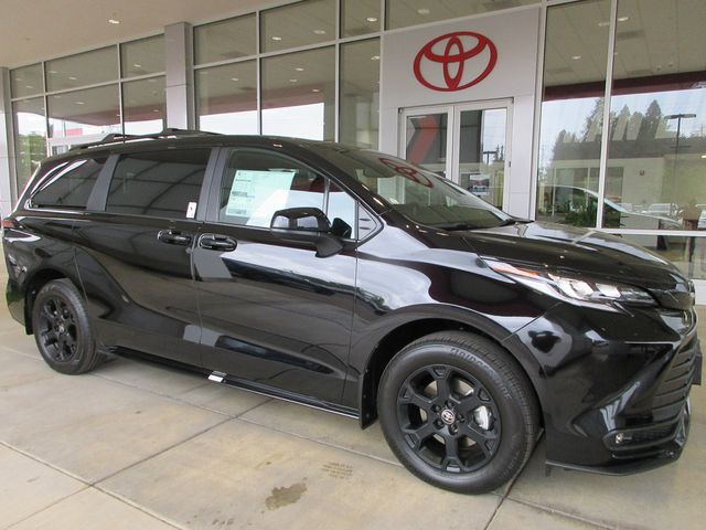 2025 Toyota Sienna Woodland Edition photo 2