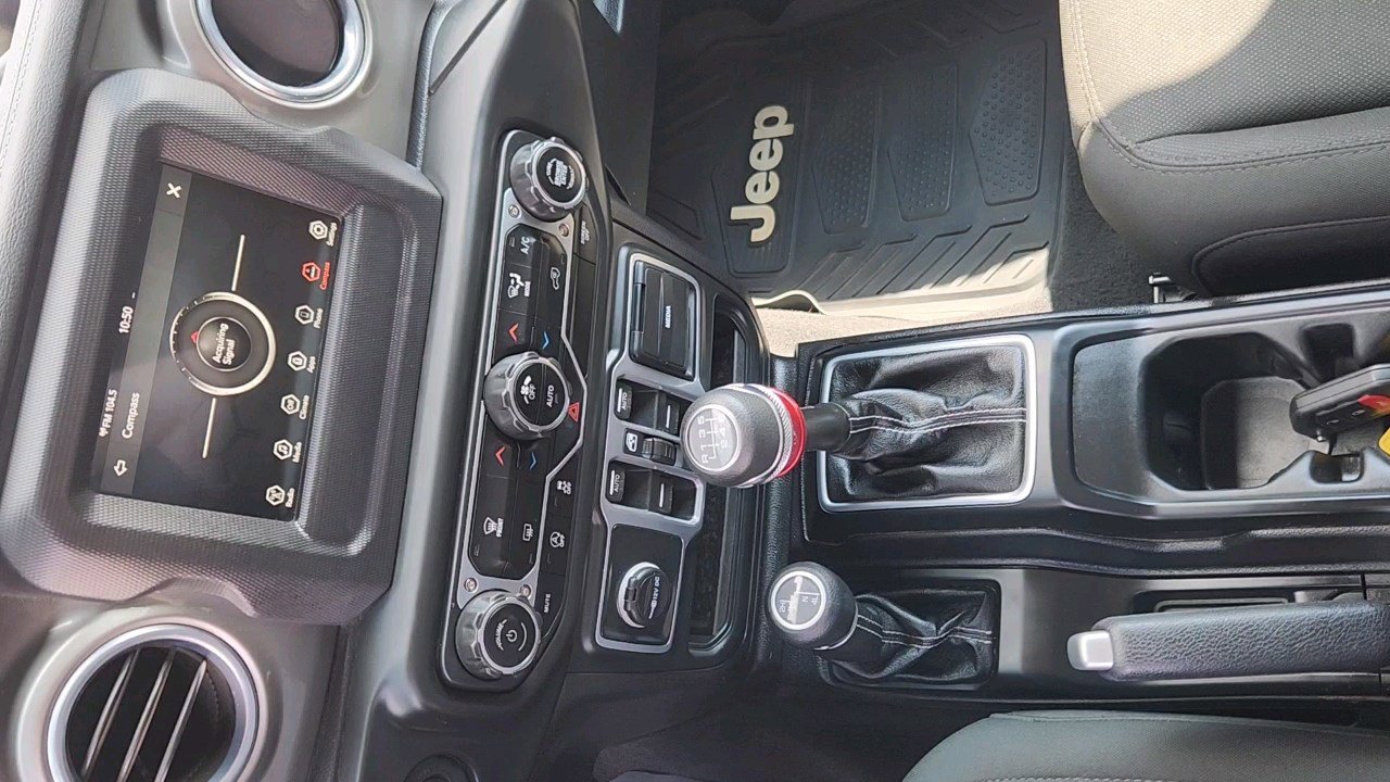 2018 Jeep Wrangler Unlimited Sahara photo 13