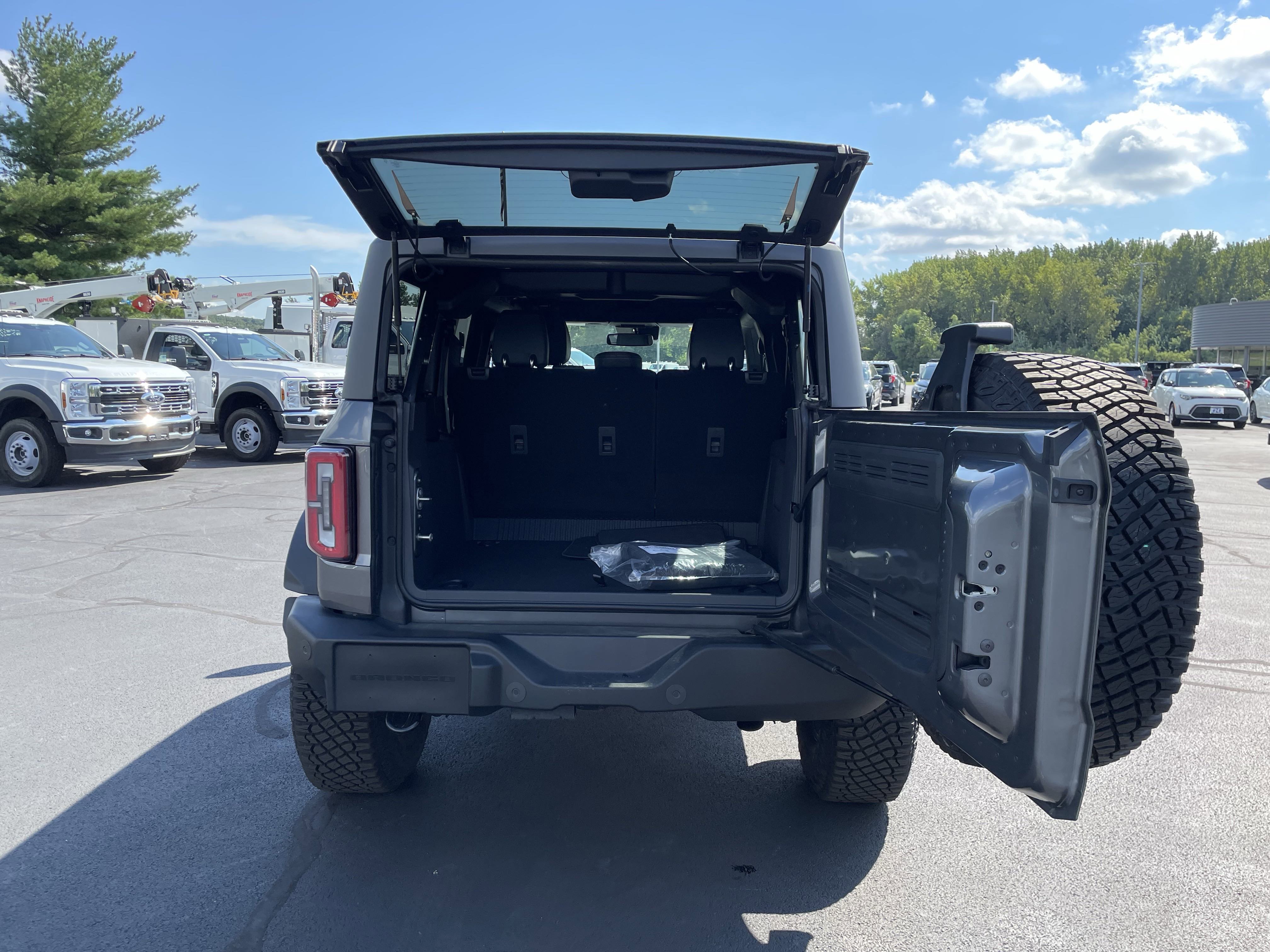 2024 Ford Bronco Wildtrak photo 2