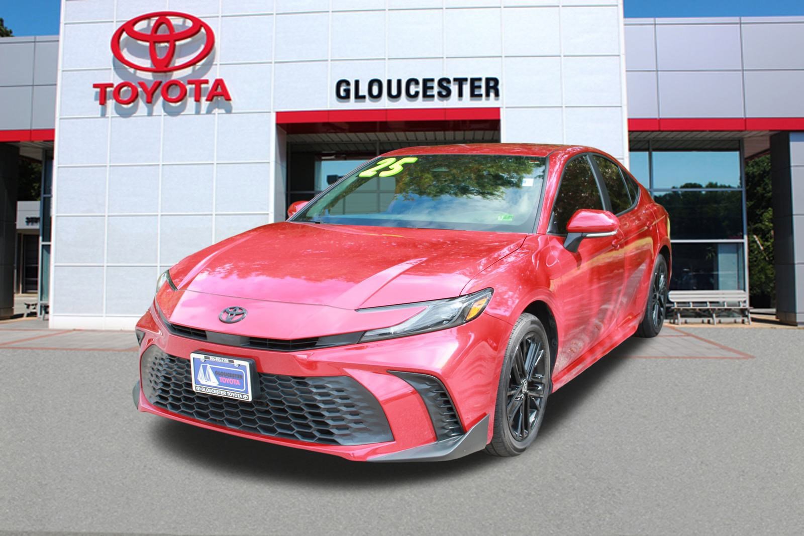 2025 Toyota Camry SE's photo